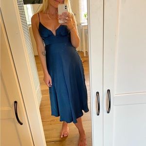 Hello Molly “PRIVATE KISS MIDI DRESS NAVY”